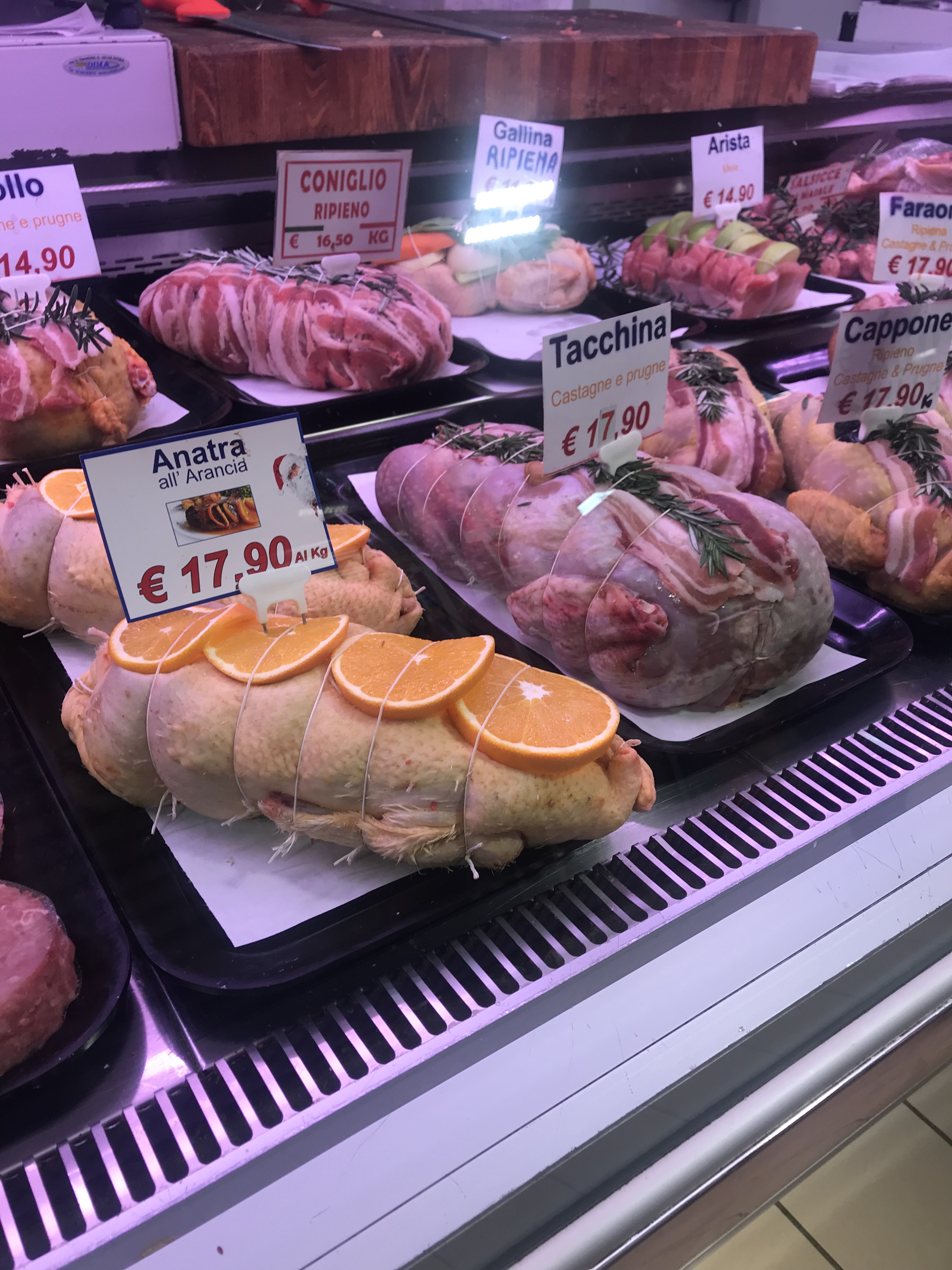 ローマの市場・スーパーで見た肉や魚やチーズ類ほか